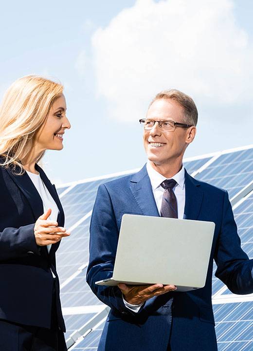 sales-agents-discussing
